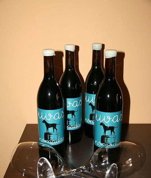 Varias botellas de Uvas Nómadas. Mónica Rico