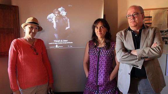 Alicia Lázaro, Ana Zamora y el alcalde accidental de Segovia, Alfonso Reguera, ayer en la presentación.