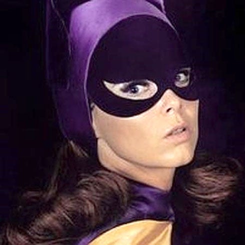Yvonne Craig, en su papel de Batgirl. 