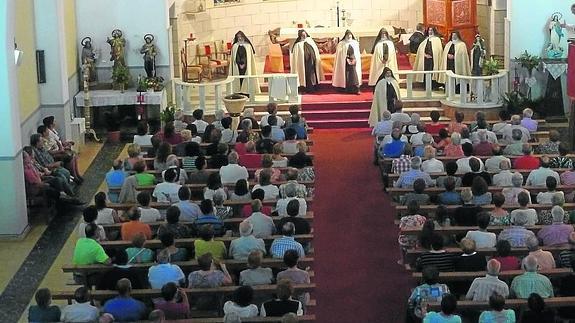 Un momento de la actuación de ayer, en la iglesia de Sancti Spíritus que se llenó de público. 