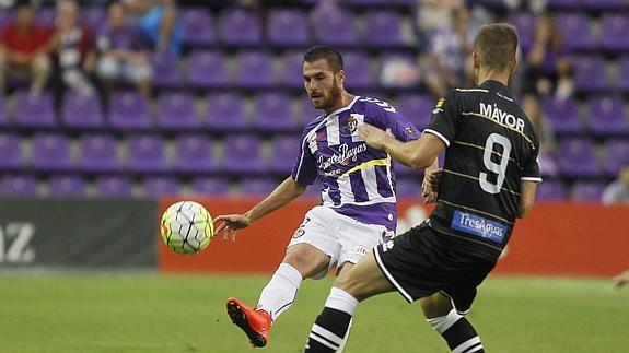 Un instante del partido entre el Real Valladolid y el Alcorcón.