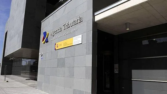 Exterior del nuevo edificio de la Agencia Tributaria en Villa de Prado (Valladolid).