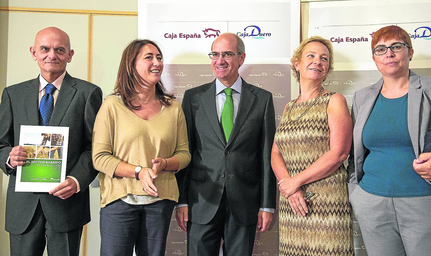 Francisco García, Ana María Asenjo, Javier Iglesias, María Luisa Lombardero y Felisa Becerra, coordinadora del informe de AEA.