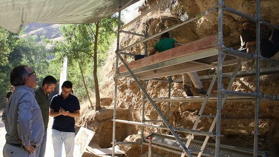 Visita del delegado de la Junta a la zona en agosto. 