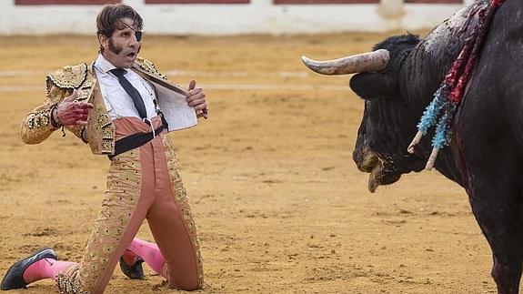 Juan José Padilla, durante una faena, el pasado 10 de septiembre, en una plaza murciana.