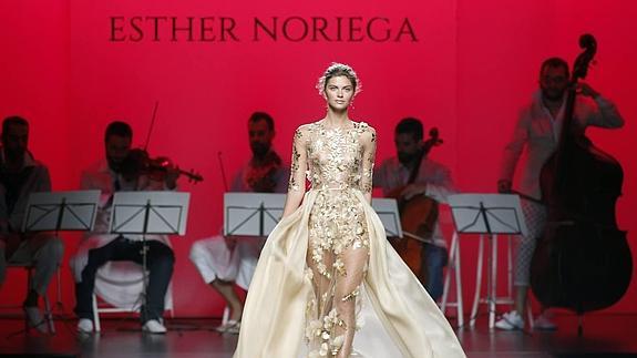 Desfile de la diseñadora Vallisoletana, Esther Noriega en Mercedes-Benz Fashion Week.