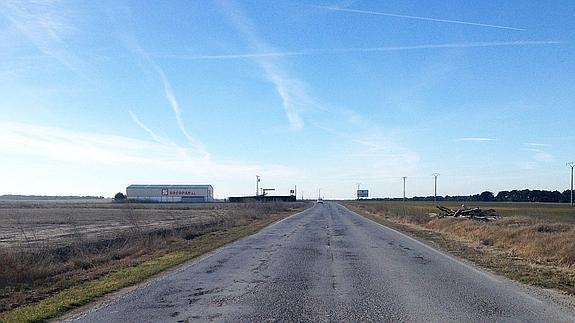 Aspecto actual de un tramo de la carretera entre Chañe y Fresneda de Cuéllar. 