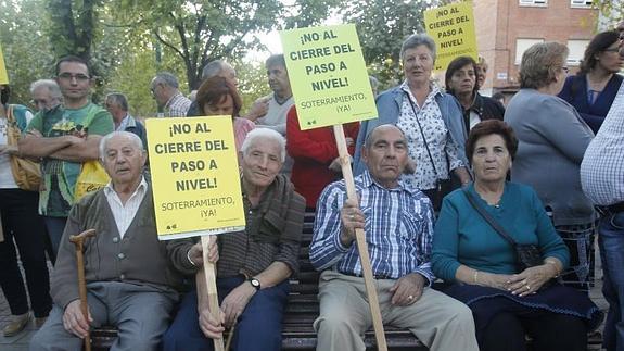 Crece la crispación en Pilarica por el cierre de su principal paso y la falta de alternativa