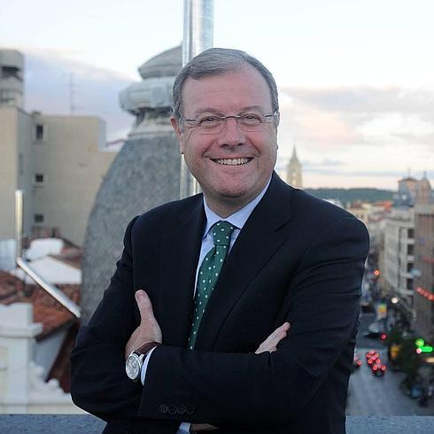 Antonio Silván, alcalde de León, posa en la azotea del Ayuntamiento. 