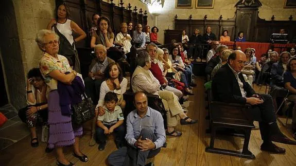 El público llenó por compleo el Aula Triste de la Universidad de Valladolid. 