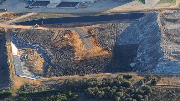 Imagen del vaso del CTR con las balas de basura en su interior. 