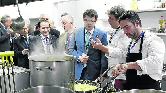 El alcalde de Salamanca, Alfonso Fernández Mañueco, durante su visita a Madrid Fusión en febrero. 