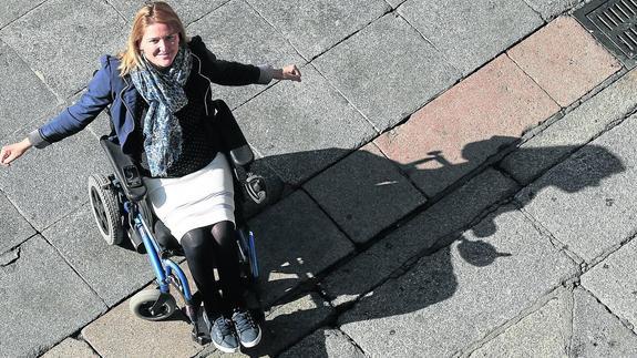 Maribel Campo en la Plaza Mayor de Salamanca, ágora que ve cada día desde el despacho de su grupo en el Ayuntamiento. 
