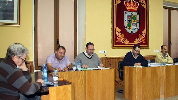 Un momento del pleno ordinario celebrado en Nava.