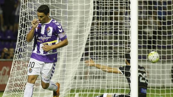 Óscar celebra un gol ante el Alcorcón