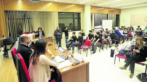 Inicio de las jornadas ayer en el edificio FES del campus. 