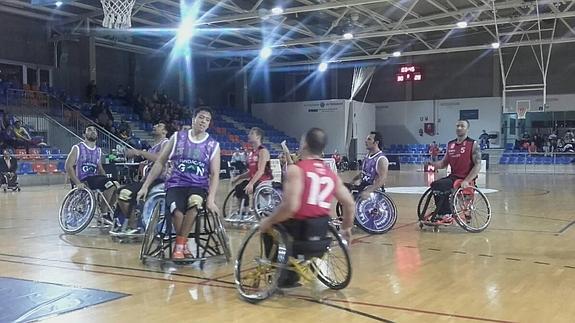 Una de las jugadas en el Pilar Fernández de Valderrama.