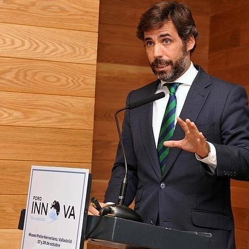 Javier Tomé, director de Comunicación Digital de Bankia, durante su intervención en el Foro Innova. / FRAN JIMENEZ