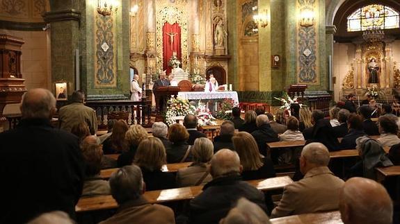 Despedida, en la iglesia de Filipinos, a Javier Fernández.