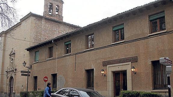 Fachada del Hospital Nuestra Señora de la Misericordia, en la calle Doctor Velasco. A