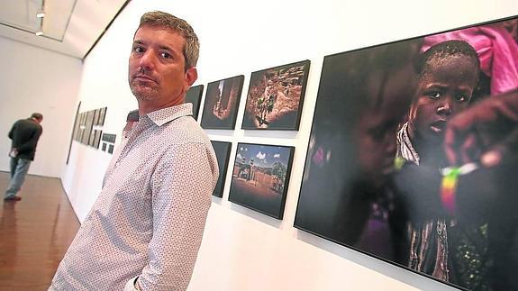 Santiago Roncagliolo, en una exposición celebrada en Gijón. 