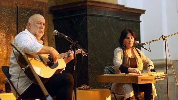 Cuerdas que tejen música con los versos clásicos