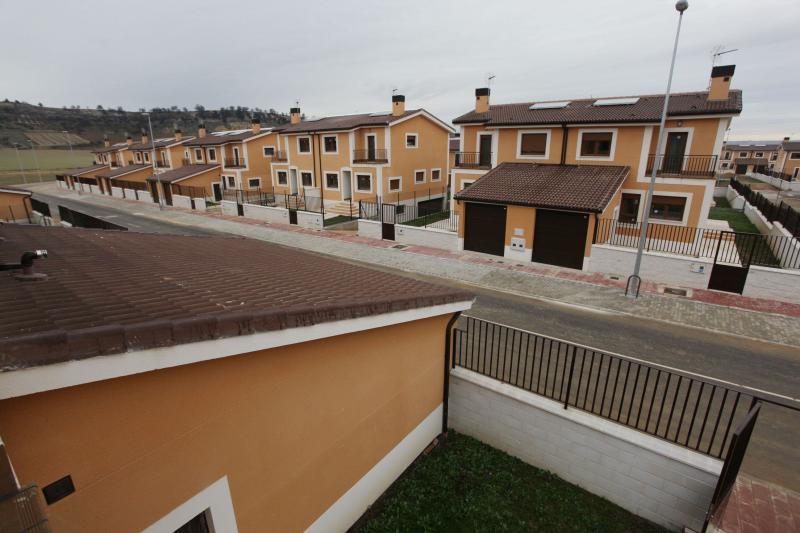 Chalés de la Ciudad de la Juventud en Fuensaldaña. 