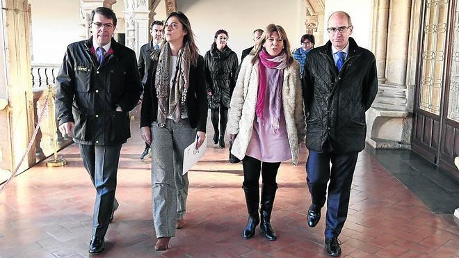 Alfonso Fernández Mañueco, Esperanza Vázquez, Eva Picado y Javier Iglesias llegan al aula de Fonseca. 