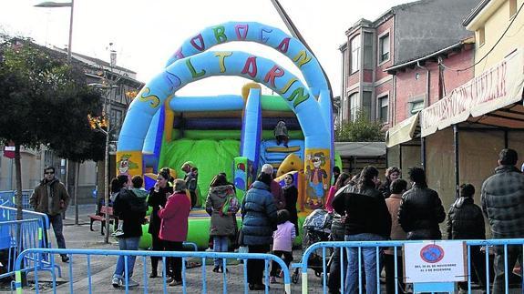 Castillos hinchables en las fiestas de San Andrés del año pasado. 