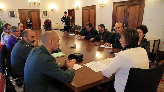 Asistentes a la reunión celebrada en la Subdelegación del Gobierno. 