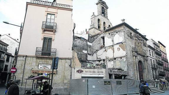 Aspecto que ofrece el derribo colindante a la iglesia de San Martín.