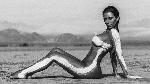 Kim Kardashian posa desnuda. 