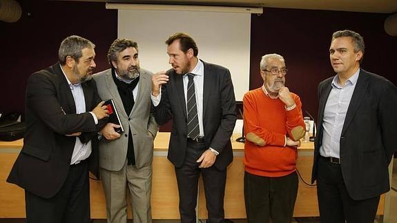 Rodríguez Uribes rememora en su obra la trayectoria política y universitaria de Peces-Barba