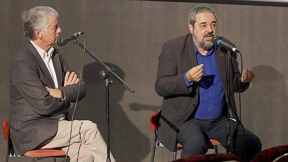 Paco Heras y Carlos Aganzo, durante el coloquio con el público. 