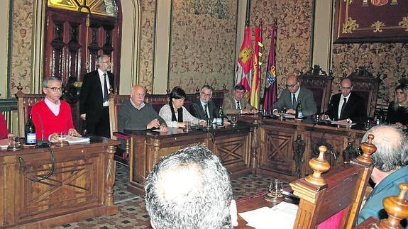 La Corporación de la Diputación de Salamanca aprobó ayer el Plan de Carreteras en un pleno urgente y extraordinario. 