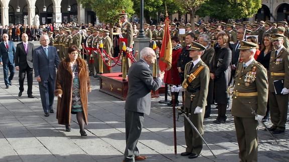 190 ciudadanos ratifican su «amor a España» en una jura de bandera multitudinaria