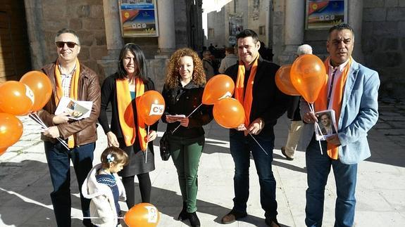 Candidatos y representantes de C's visitan, este domingo, Cuéllar. 