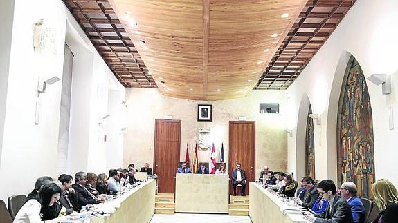 Desde la constitución de la Corporación se han celebrado cinco plenos municipales en los que se han tomado diversas decisiones.