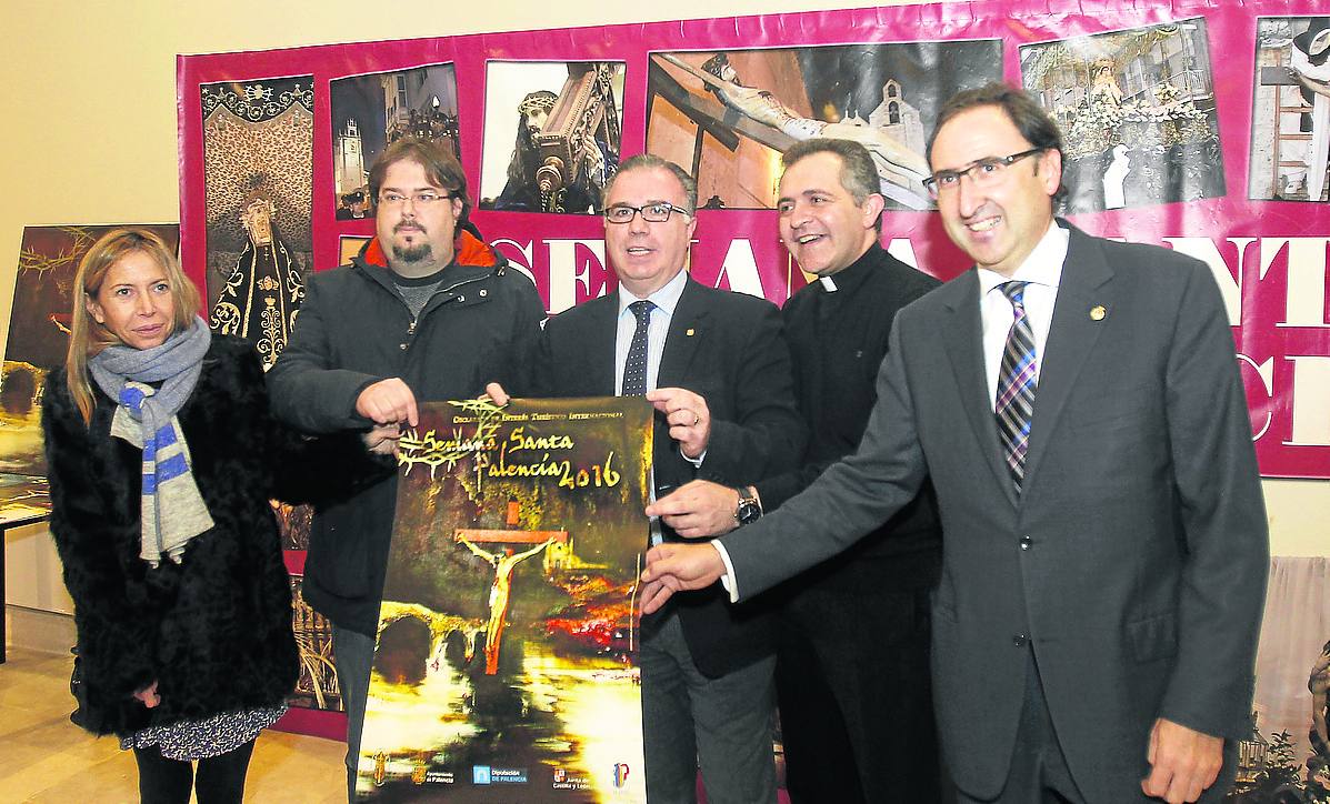 Carmen Fernández (diputada de Cultura), Fernando Palacios (autor del cartel), Ángel Martínez (presidente de la Hermandad), Raúl Muelas (delegado diocesano para las cofradías) y Alfonso Polanco (alcalde).