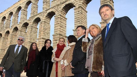 Cristina Cifuentes, en el centro, junto a los candidatos segovianos del PP y la presidenta de las Cortes de Castilla y León.