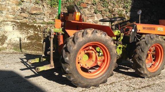 La Guardia Civil localizó el tractor sustraído sin matricula.