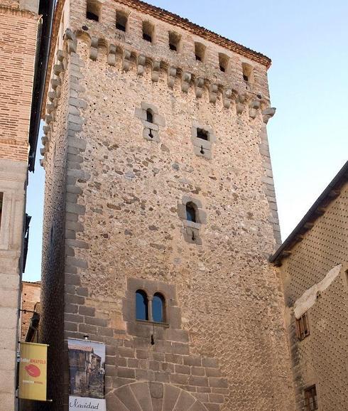 Fachada del Torreón de Lozoya. Antonio de Torre
