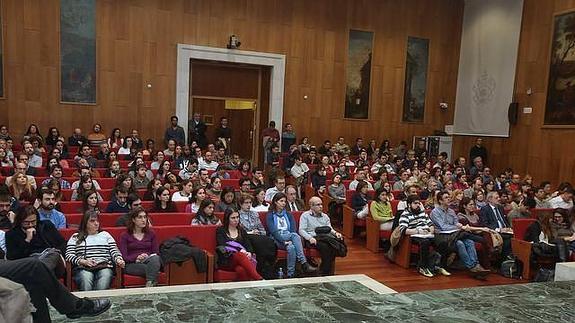 Asistentes al acto de inauguración de la Escuela.