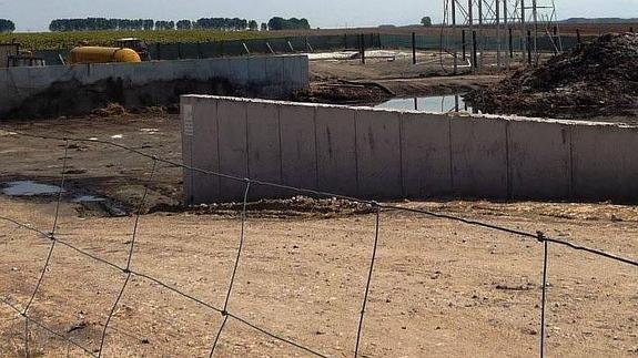 Vista parcial de una planta de compostaje en Fuentepelayo. 