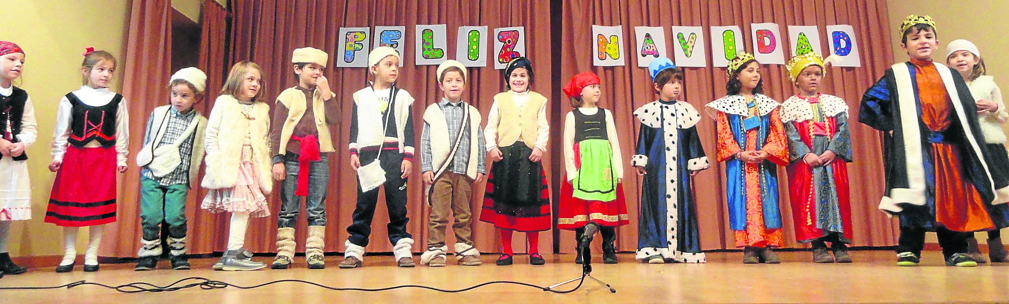 Alumnos de primero de Primaria del colegio de Cantimpalos durante la representación de ‘El cuarto rey mago llamado Artaban’