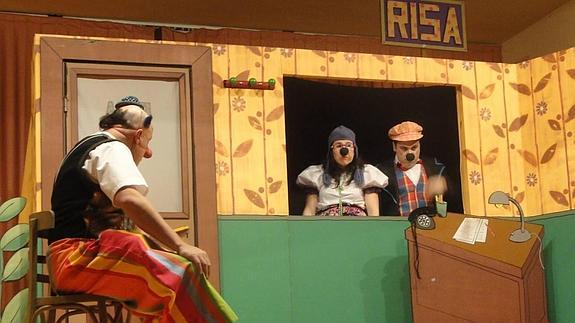 Kamaru Teatro han actuado este sábado en la localidad de Cantimpalos. 