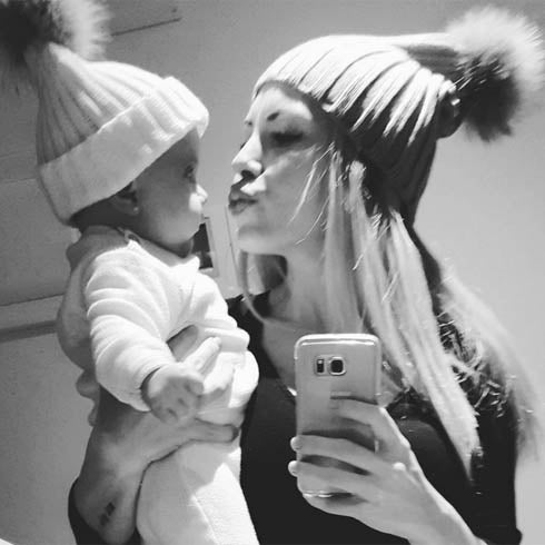 Elena Milla con su hija Aylen.