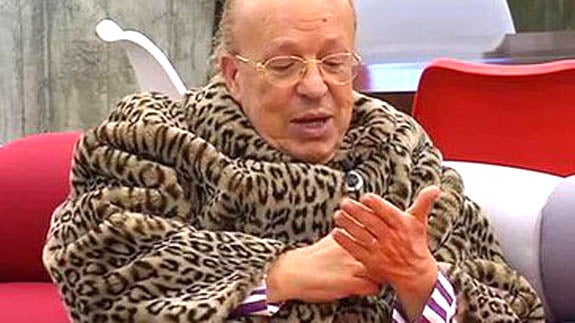 Rappel con su bata de leopardo.