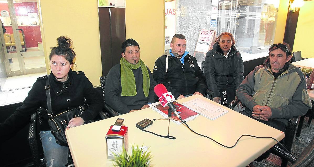 Eduardo Lera, con sus colaboradores, durante la rueda de prensa.