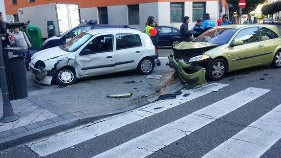 Turismos involucrados en el accidente del cruce entre Alonso Pesquera y Fidel Recio.